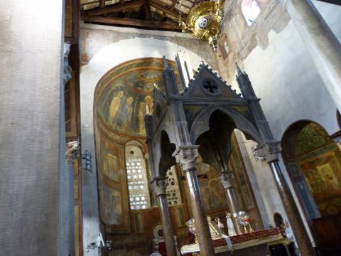 image Interior Santa María en Cosmedin 