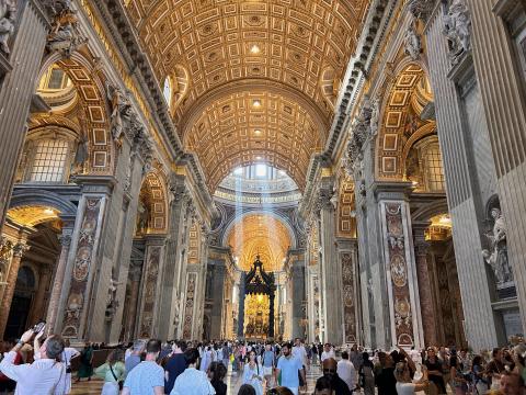 image Interior de la Basílica de San Pedro