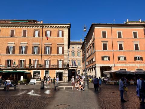 image Edificios alrededor de plaza Navona. 