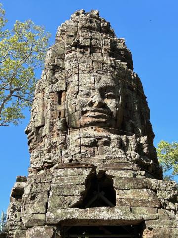 image Torre esculpida del templo Bayon en Angkor