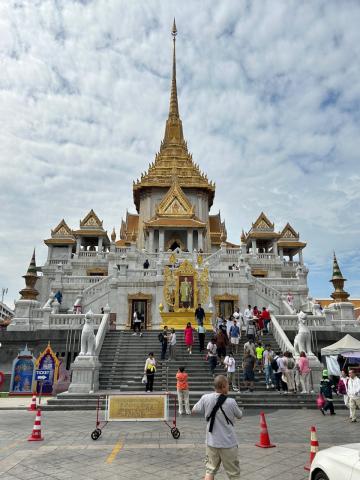 image Vista del conjunto del Templo Buda de oro de Bangkok