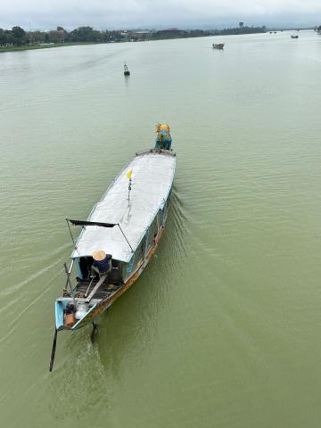 image Embarcación sobre el río del perfume en Hué