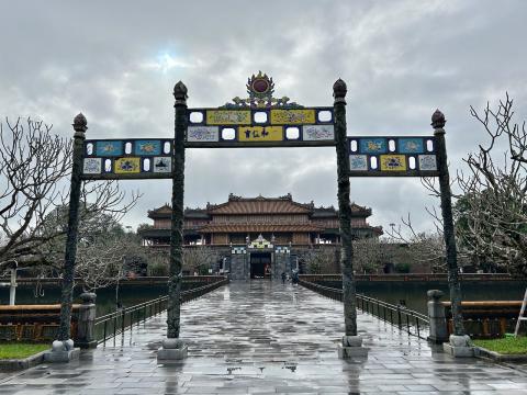 image Puerta Ngo Mon desde la puerta Nghi en la ciudadela imperial de Hué