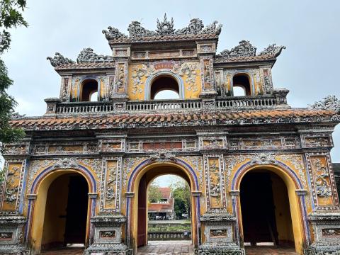 image Puerta de Chuong Duc en la ciudadela imperial de Hué
