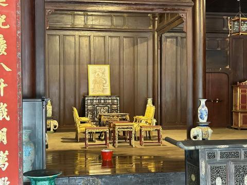 image Interior de la residencia de Dien Tho en la ciudadela imperial de Hué