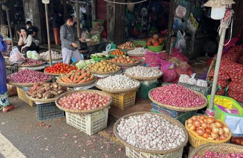image Mercado de Dong Ba en Hué, Vietnam