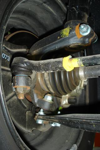 image Dirección. Detalle de barra y rótula de dirección