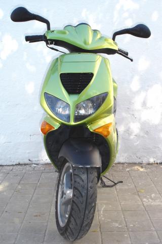 image Ciclomotor. Vista frontal