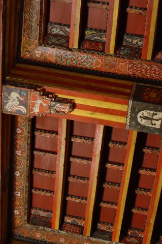 image Detalle de pintura en alfarje. Can con cabeza humana, Huesca