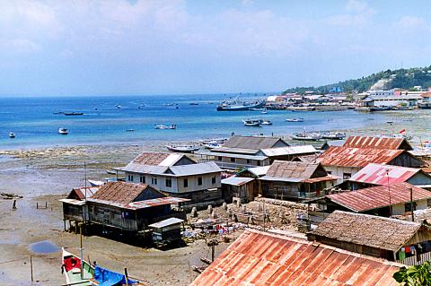 image Puerto Makkasar con marea baja, Sulawesi, Indonesia