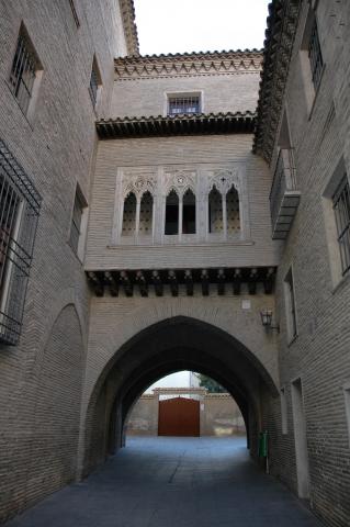 image Arco de la casa del Deán de Zaragoza