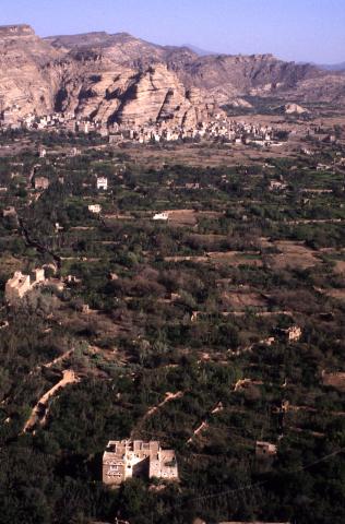 image Vista del valle de Wadi Dhahr, Yemen