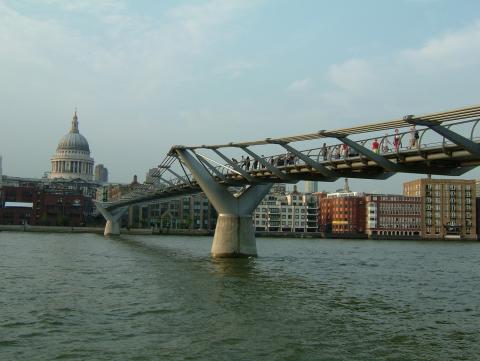 image Catedral de San Pablo y Millenium Bridge, Londres