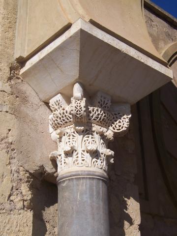 image Capitel de avispero, Medina Azahara, Córdoba