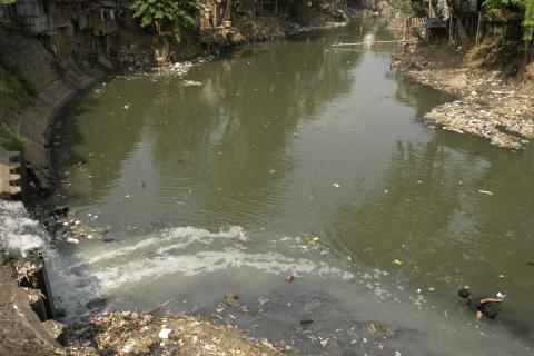 image Río Ciliwung, Yakarta, Indonesia