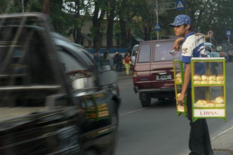 image Vendedor callejero de bollería, Jakarta, Indonesia