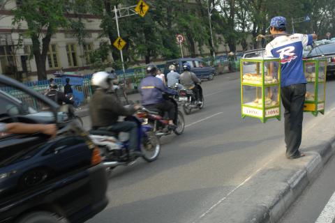 image Vendedor callejero de bollería, Jakarta, Indonesia