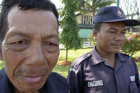 image Policías en Sunda Kelapa, Yakarta, Indonesia