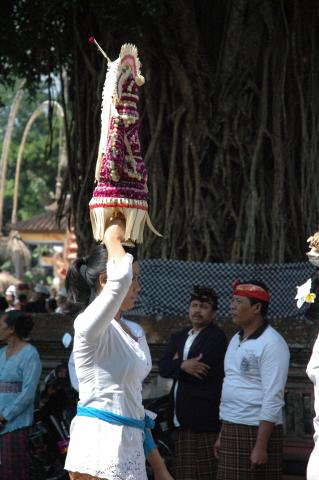 image Ceremonia funeraria hindú, Bali, Indonesia
