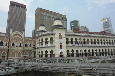 image Contraste entre lo moderno y antiguo, Kuala Lumpur, Malasia