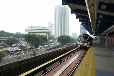 image Monorraíl parado en la estación, Kuala Lumpur, Malasia