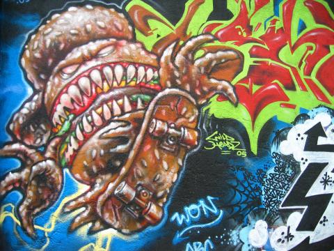 image Grafiti en el barrio de la Barceloneta, Barcelona