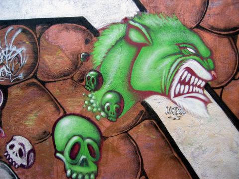 image Grafiti en la calle Tarragona, Barcelona