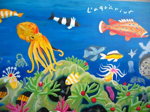 image Grafiti en la pared del Aquarium del Maremagnum, Barcelona