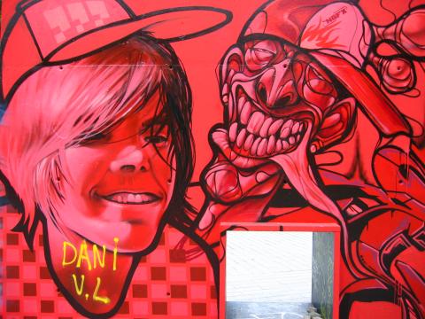 image Grafiti en el Parque de les Tres Chimeneas, Barcelona