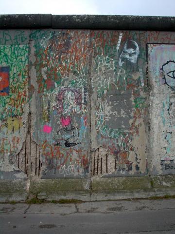 image Grafiti en el muro de Berlín