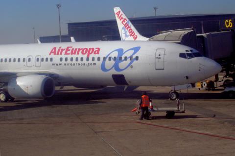 image Avión en pista, aeropuerto de Barajas, Madrid