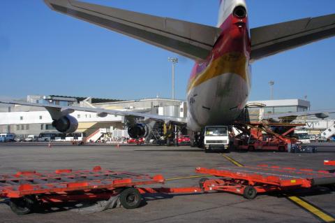 image Recogida del equipaje del avión, aeropuerto de Barajas, Madrid