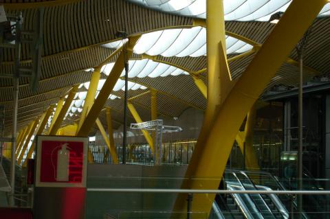 image Interior de la T4, aeropuerto de Barajas, Madrid