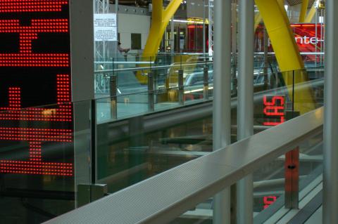 image Interior de la T4, aeropuerto de Barajas, Madrid