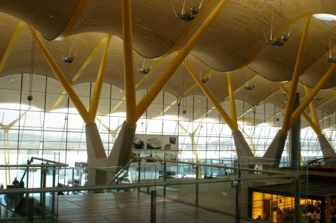 image Interior de la T4, aeropuerto de Barajas, Madrid