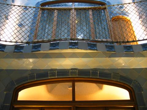 image Patio de luces de la Casa Batlló de Antonio Gaudí, Barcelona