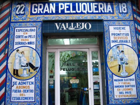 image Azulejos de "Vallejo Peluqueros", calle Santa Isabel, Madrid