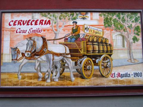 image Azulejos pintados en el barrio Prosperidad, Madrid