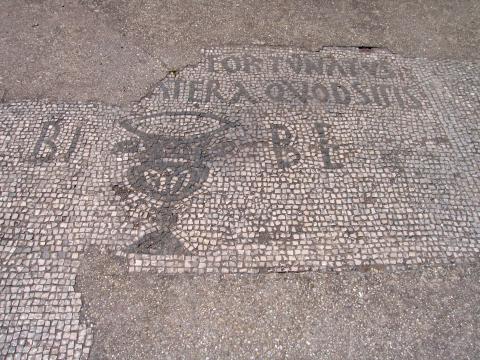 image Mosaico de bar romano incitando a beber, Ostia Antica, Roma