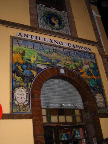 image Azulejos representando el nacimiento del río Ebro en Villa de Reinosa, Sevilla