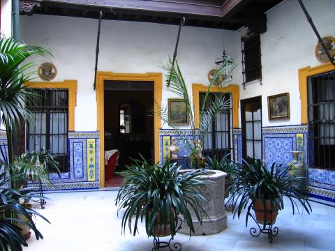 image Patio andaluz en el barrio de Santa Cruz, Sevilla