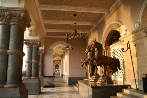 image Acceso al Club de Yates, Bombay, India