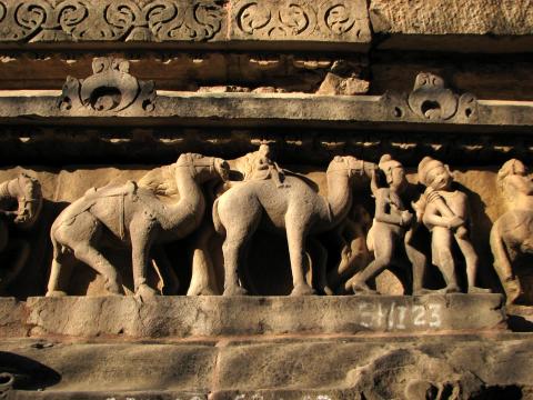 image Relieve de caravana de dromedarios, Khajuraho, India