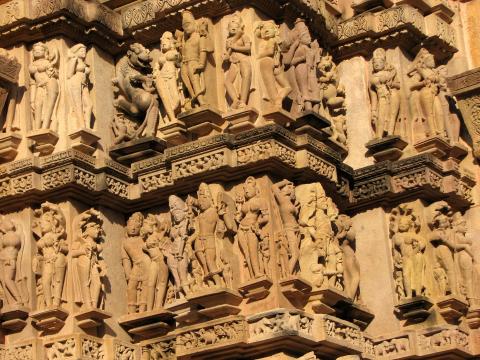 image Surasundaris y apsaras, templo de Khajuraho, India