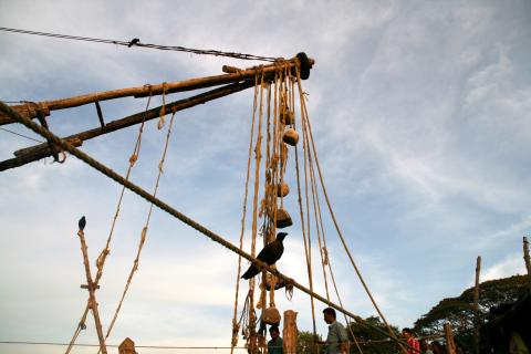 image Detalle de contrapesos de una red china en Cochin, Kerala, India