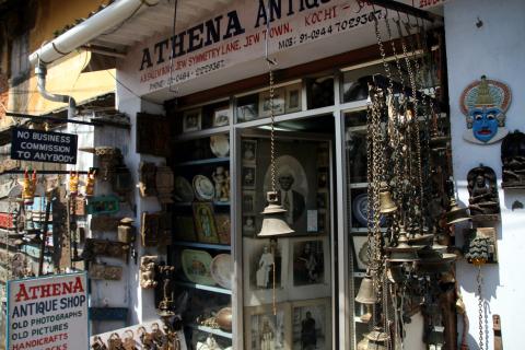 image Fachada de tienda en el barrio judío de Cochin, Kerala, India