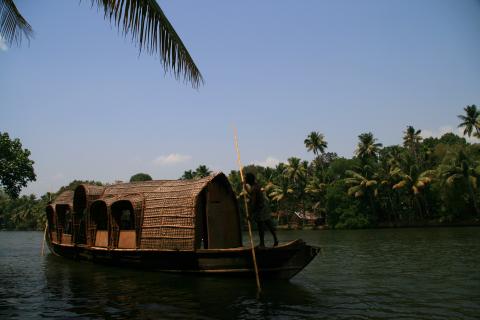 image Embarcación de recreo en los backwaters, Kerala, India