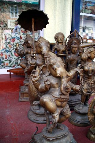 image Figuras de dioses hindúes, Kerala, India