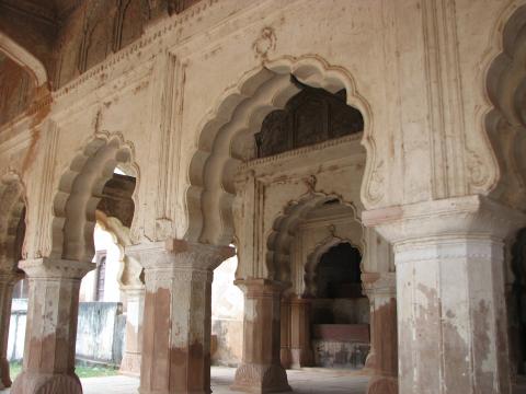 image Detalle de arcada en la Fortaleza Mogol de Jehangir Mahal, Orcha, India