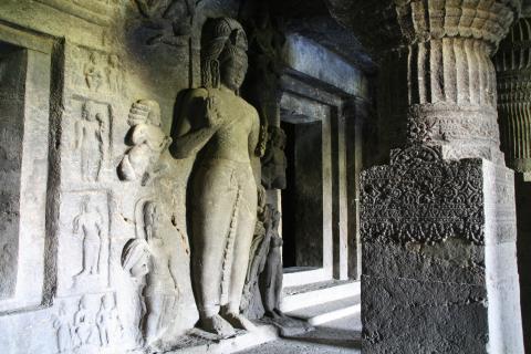 image Entrada a una de las cuevas de Ellora, India